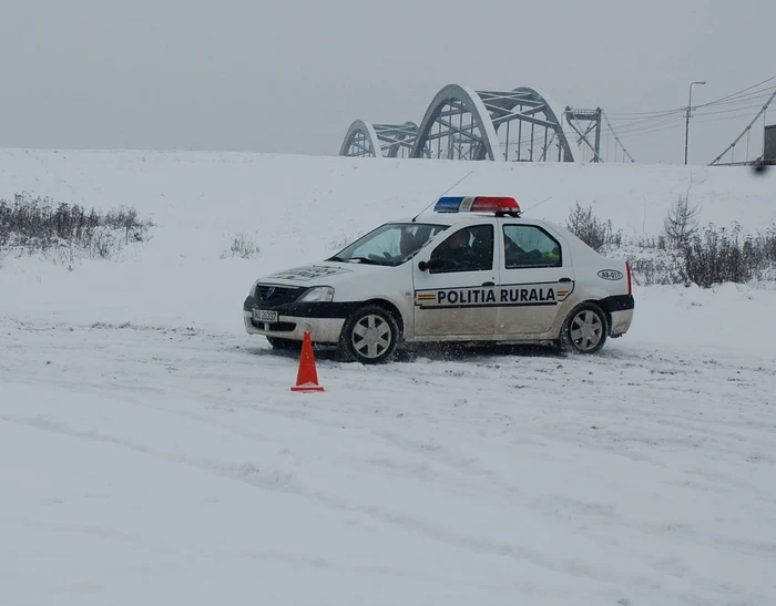 Poliţiştii au învăţat să conducă pe zăpadă