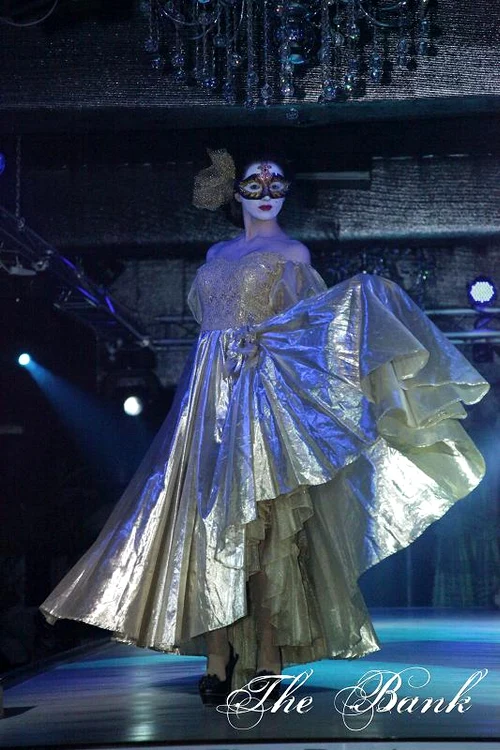 Adelina Pestriţu, contesa lui Adrian Pescariu