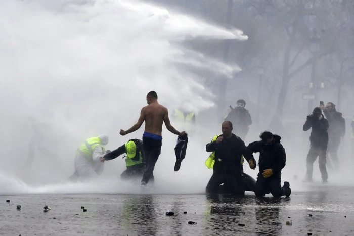 Protest al „Vestelor galbene“ la Paris FOTO EPA-EFE