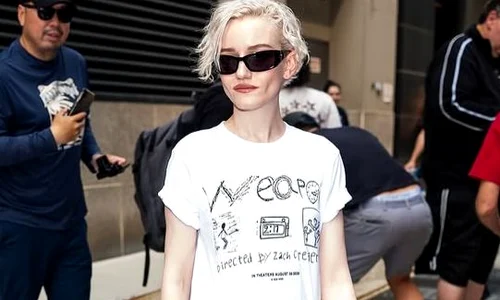 Julia Garner jpg
