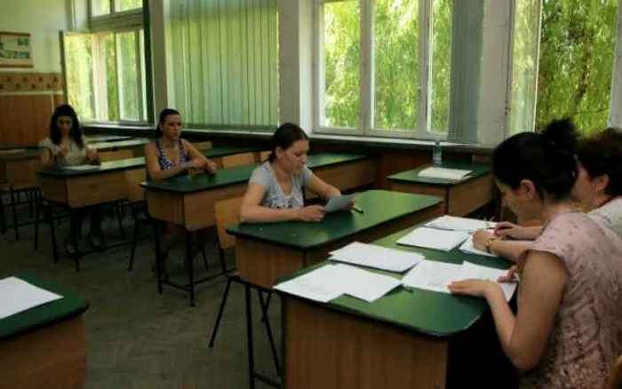 Absolvenţii de clasa a-XII-a sunt în febra examenelor Foto