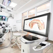 cabinet stomatologie dentist shutterstock 1932903641 jpg