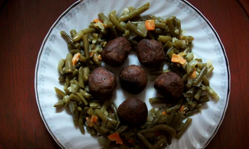 chiftelute de piept de pui cu fasole verde jpeg
