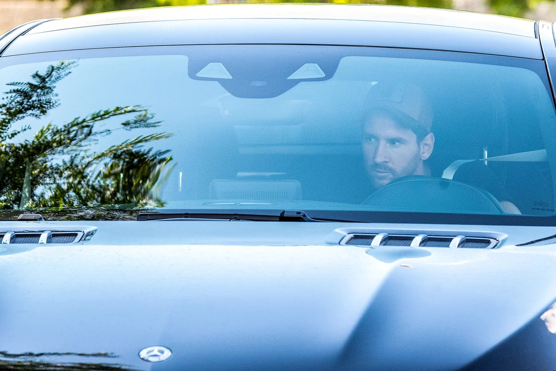 
    Fotoreporterii l-au așteptat pe Lionel Messi la intrarea în baza de pregătire Joan Gamper Ciutat EsportivFoto: Guliver / GettyImages  