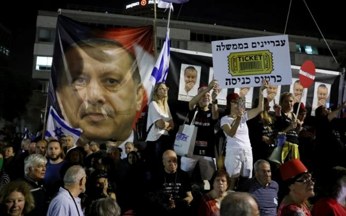 Benjamin Netanyahu, asemuit de protestatari preşedintelui turc Recep Tayyip Erdogan FOTO EPA-EFE