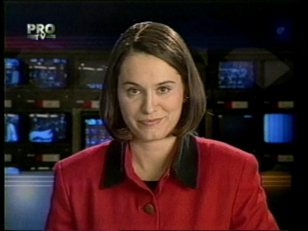 Andreea Esca îmbracă an de an de 1 Decembrie acelaşi sacou roşu