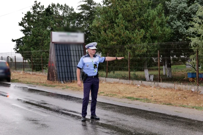 Adolescentul a fost oprit în trafic FOTO: arhiva/IPJ Olt