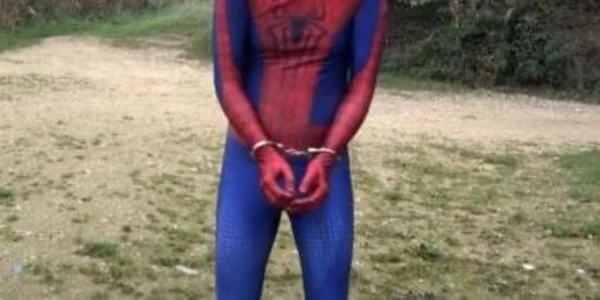 hot deghizat in spiderman foto blastingnews