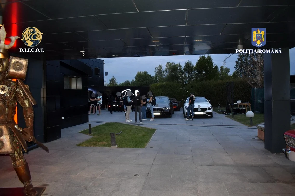 Procurorii au pus sechestru pe 16 bolizi de lux după reținerea fraților Tate Foto: Diicot