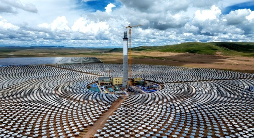 Centrală solară, la 4.650 m altitudine. 15.927 de oglinzi heliostate au fost instalate pe o suprafaţă de 800.000 de metri pătraţi