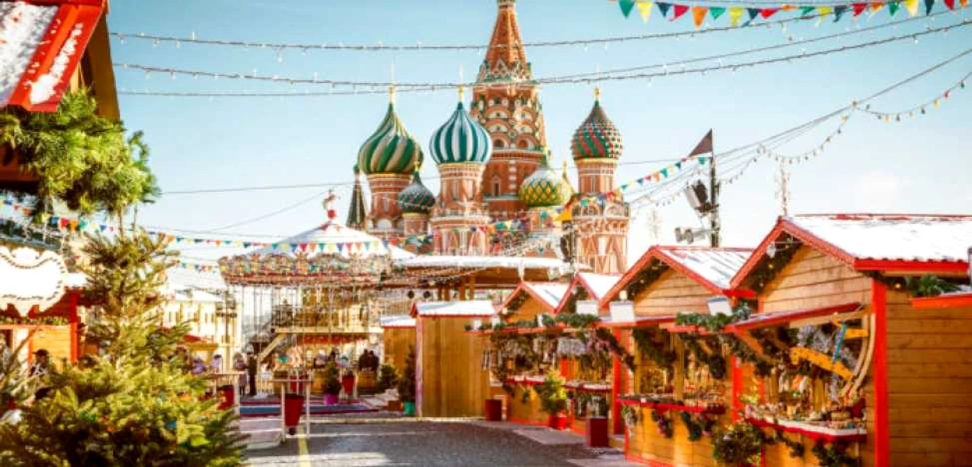 Târgul de Crăciun din Moscova – Piaţa Roşie FOTO momondo.ro