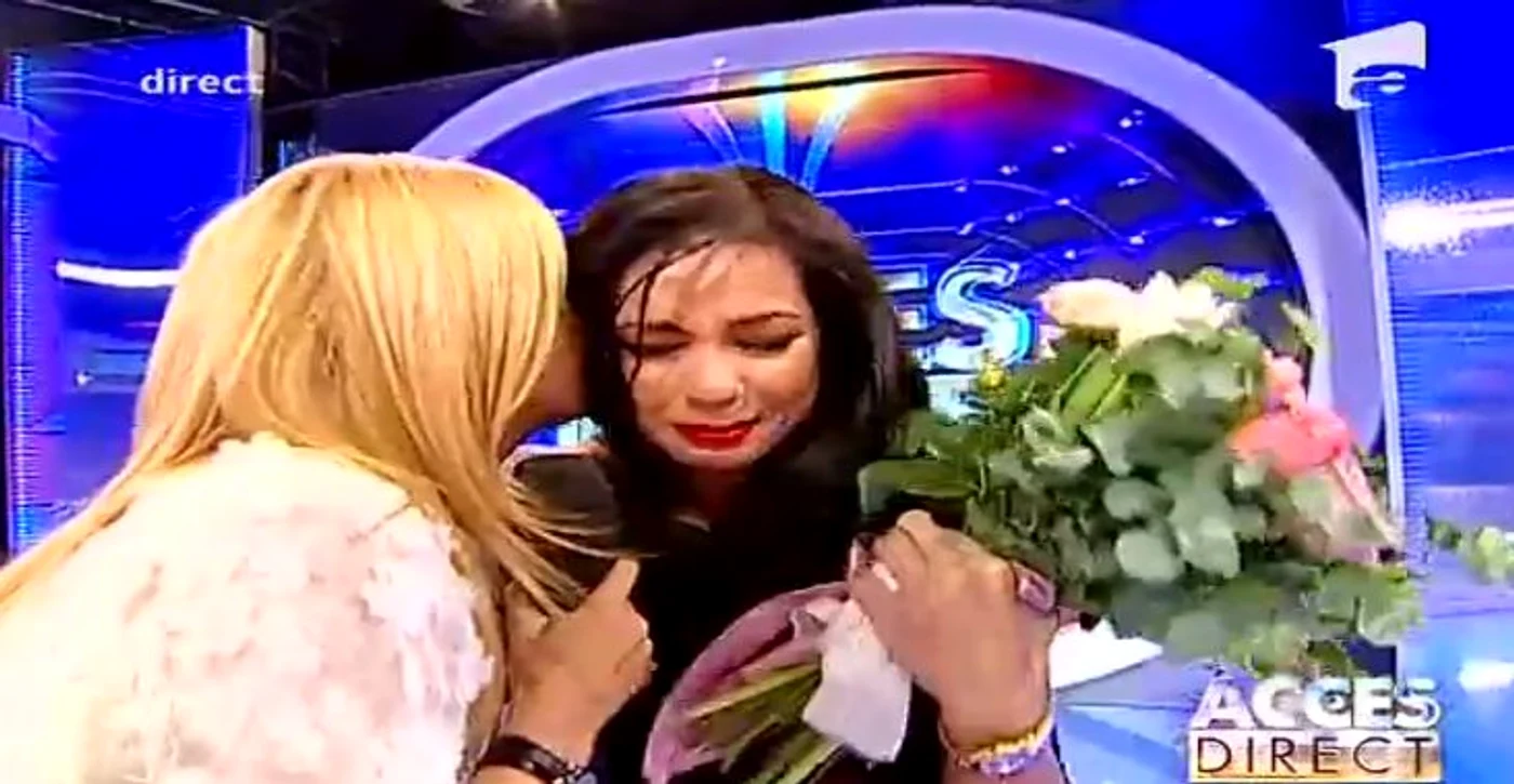 Iuliana a izbucnit în lacrimi când Simona i-a oferit florile