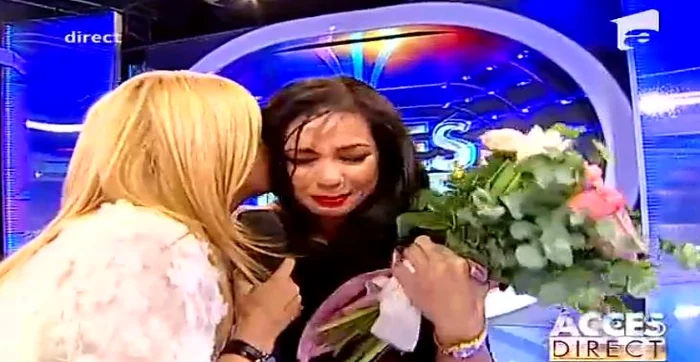Iuliana a izbucnit în lacrimi când Simona i-a oferit florile