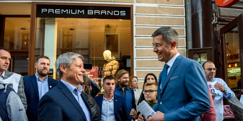 Dan Barna si Dacian Ciolos FOTO Facebook 