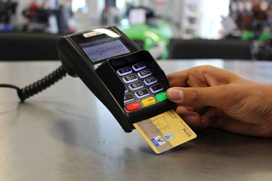 O plată a fost autorizată după un apel pretins de la bancă: ce măsuri trebuie luate în primele 30 de minute?