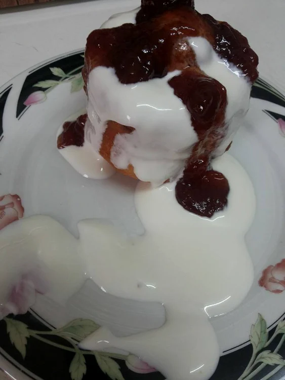 
    Papanaşi cu dulceaţă  