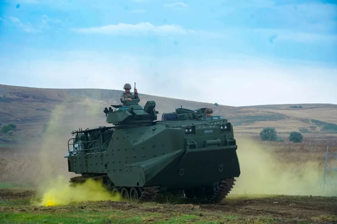 Nouă vehicule amfibii de asalt AAV-7 au intrat oficial în serviciul Forțelor Navale Române
