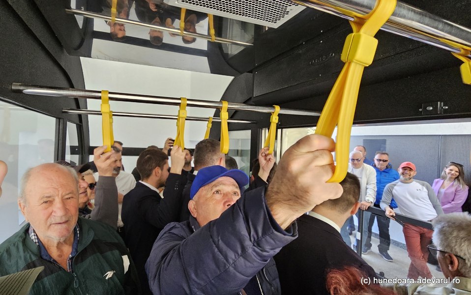 Telecabina de patru milioane de euro de la Deva s-a defectat după doar o zi de la inaugurare VIDEO