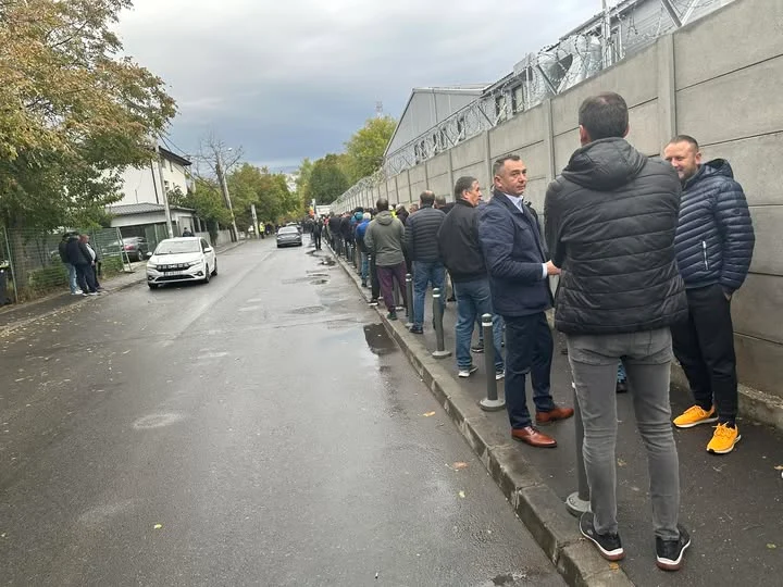 Rezerviștii au făcut cozi la unitățile militare din București și Ilfov. Ce amenzi riscă cei care nu respectă ordinul de chemare