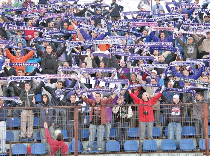 Galeria nu mai susţine actuala AFC Poli, ci formaţia din liga a patra