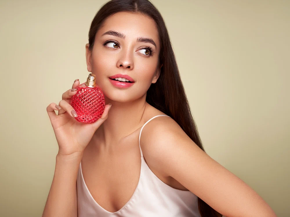 Parfum foto shutterstock 2141701439 jpg