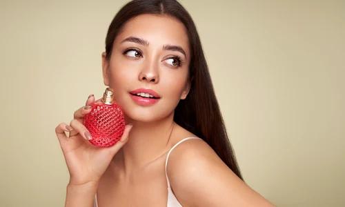 Parfum foto shutterstock 2141701439 jpg