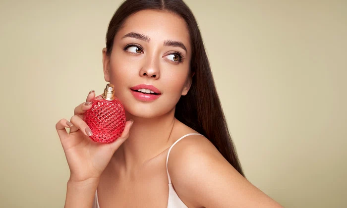 Parfum foto shutterstock 2141701439 jpg