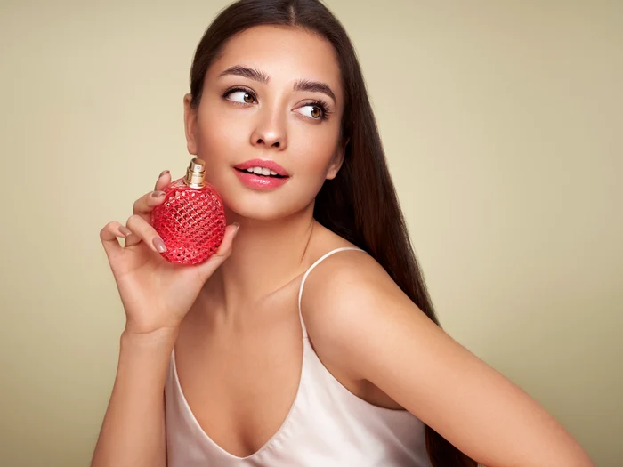 Parfum foto shutterstock 2141701439 jpg