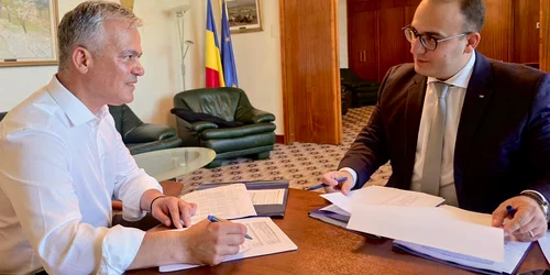 adrian vestea si florin zaharia, propunerea pentru MIPE FOTO Facebook jpg