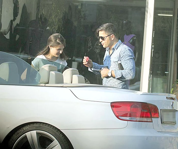 Carmina (13 ani) locuieşte împreună cu mama ei, în Arad