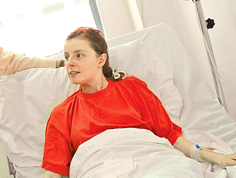 
    Amelia a fost  externată, în urmă  cu două săptămâni,  iar săptămâna  trecută a fost  la Viena pentru  a face un nou  set de analize  
