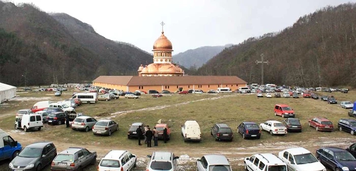 Mănăstirea de pe Valea Băiaşului, ctitoria omului de afaceri Frank Timiş. Foto ziarullumina.ro