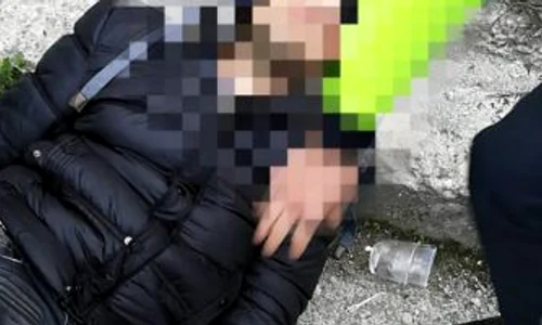 tanar cazut in strada 