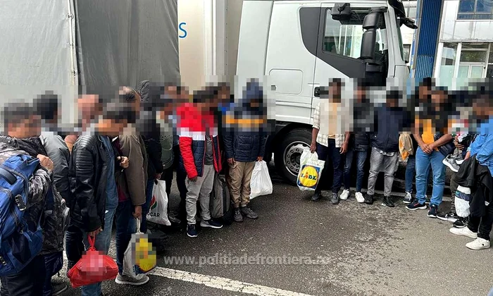 Migranții erau ascunși printre marfă FOTO Poliția de Frontieră 