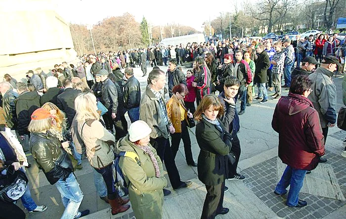 Au luat cu asalt Arcul de Triumf