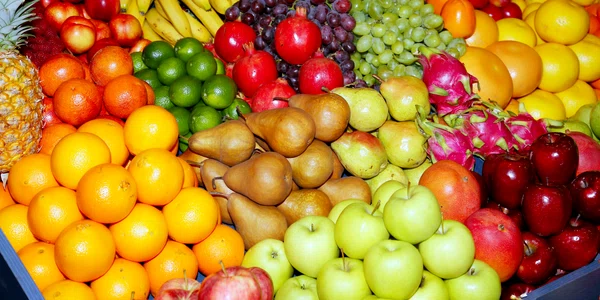 Fructe = mere, pere, portocale, pepene, banane, struguri, rodie, piersici FOTO Shutterstock