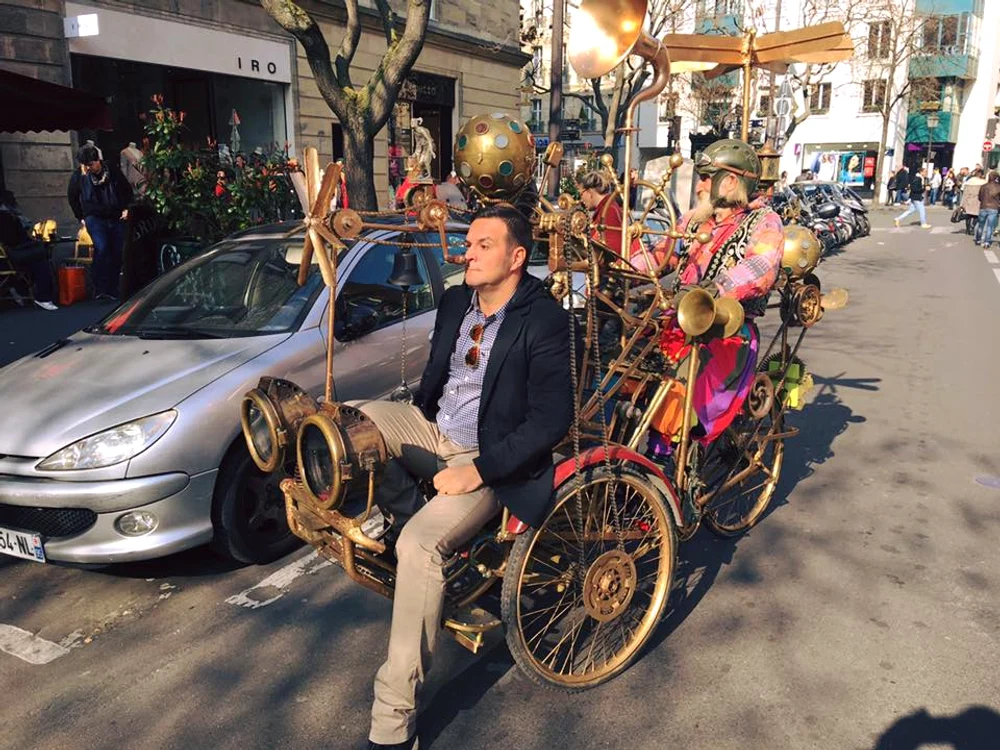
    Daniel Buzdugan se află la ParisFoto: Arhiva personală  