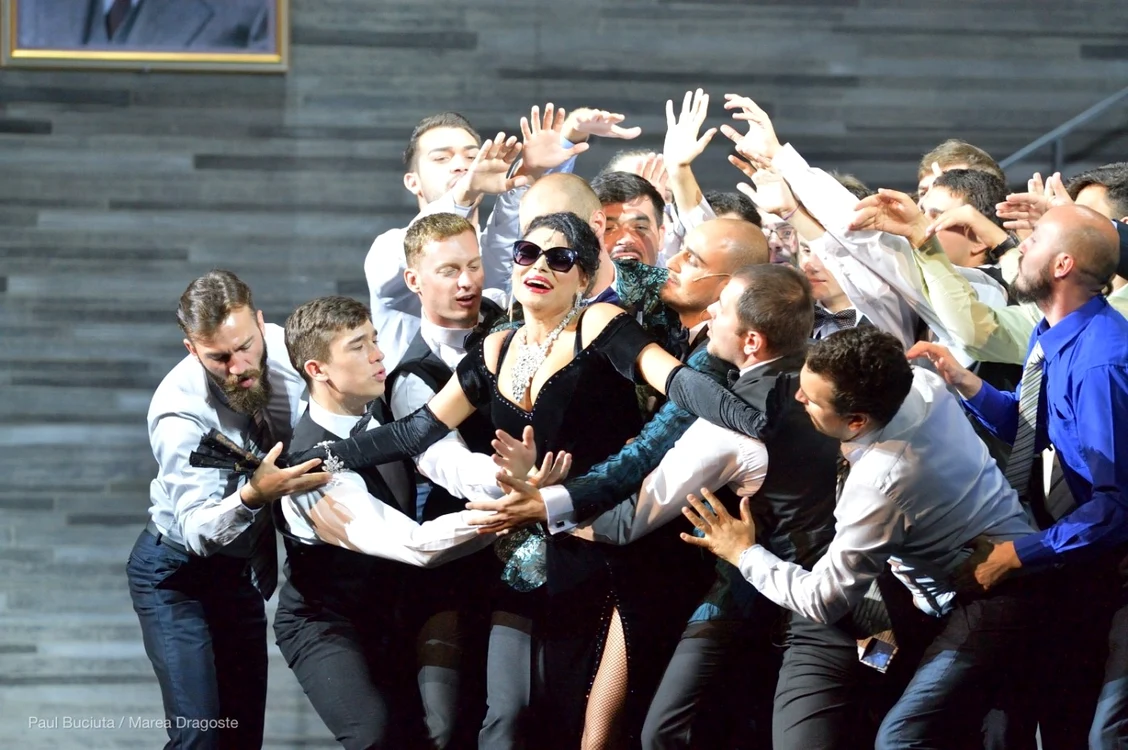 Scenă din spectacolul  "Văduva veselă"                   FOTO: Paul Buciuta/ Marea dragoste