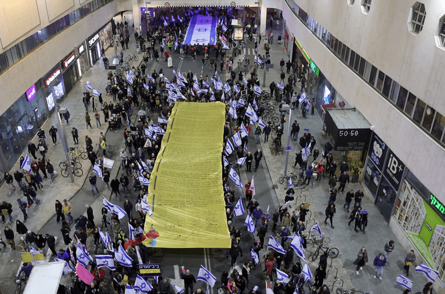 Soția lui Netanyahu, blocată într-un coafor din cauza unor protestatari