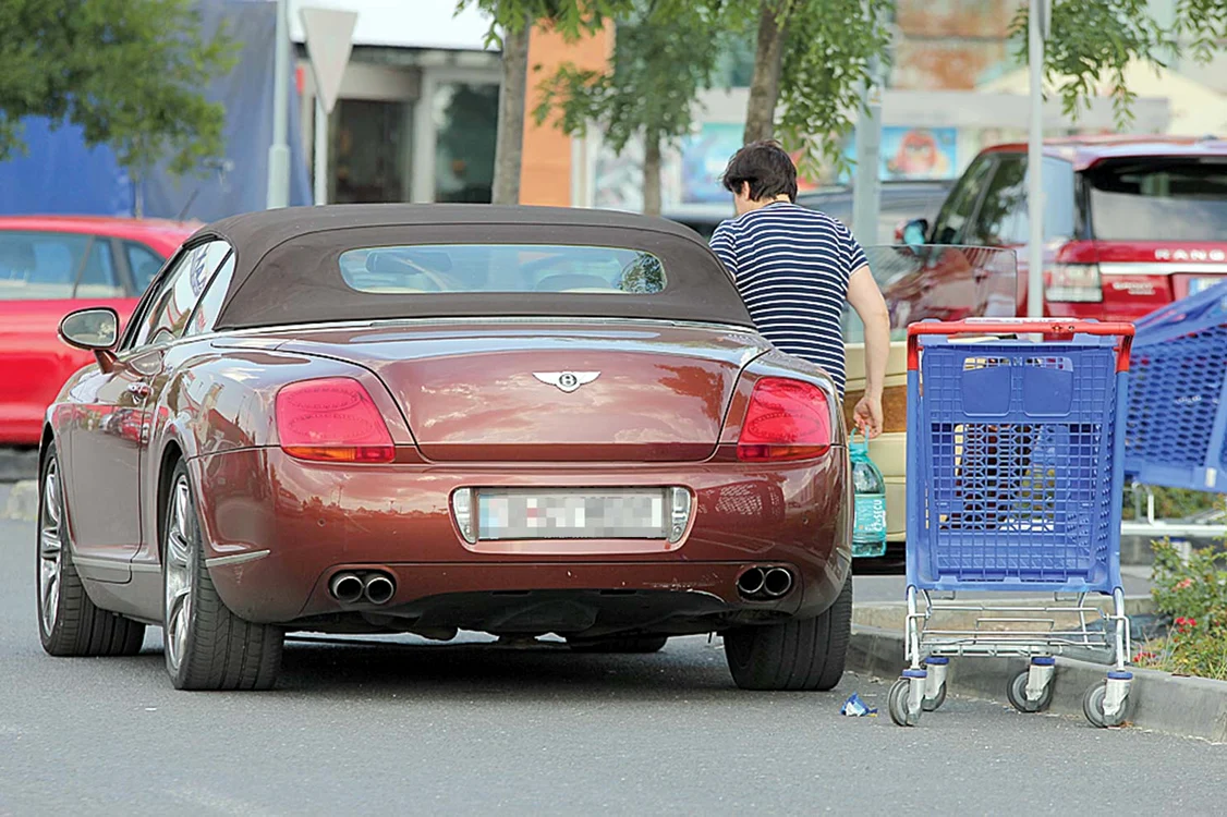 Bidonul cu apă n-a mai  încăput în portbagaj