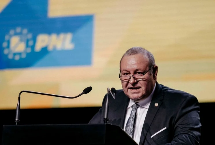 Senatorul a arătat modul în care pot fi comasate două rânduri de alegeri FOTO Facebook