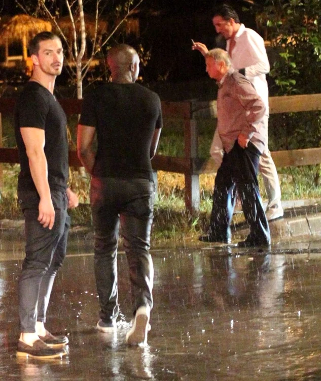 Ploia i-a stricat hainele şi pantofii lui Bogdan Vlădău