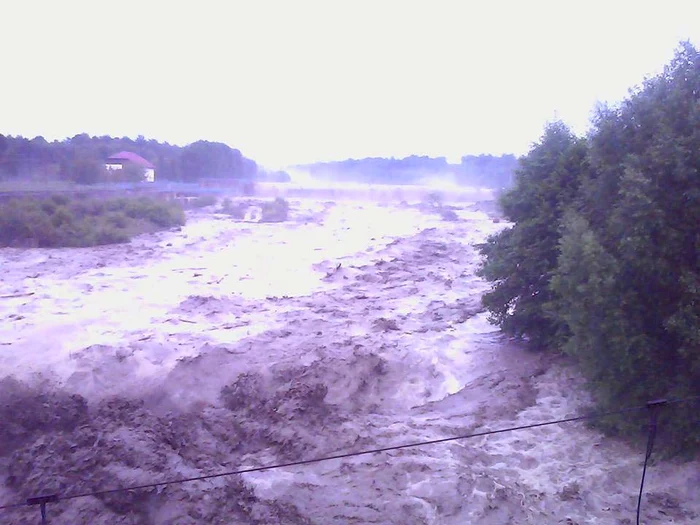 Viitura a avut aproape cinci metri