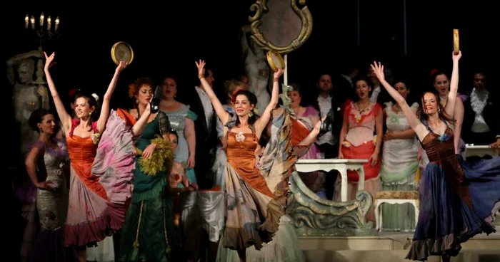 Imagine din spectacolul "La Traviata" FOTO Adevărul