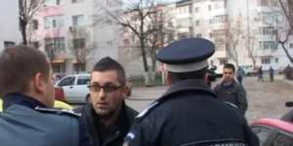 Taximetristul a fost oprit la timp de poliţişti