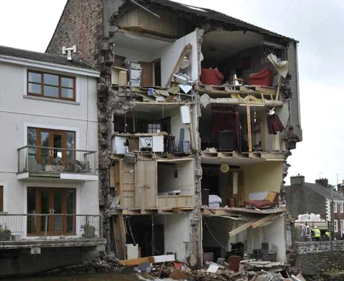 Peretele pensiunii distruse din oraşul Egremont FOTO