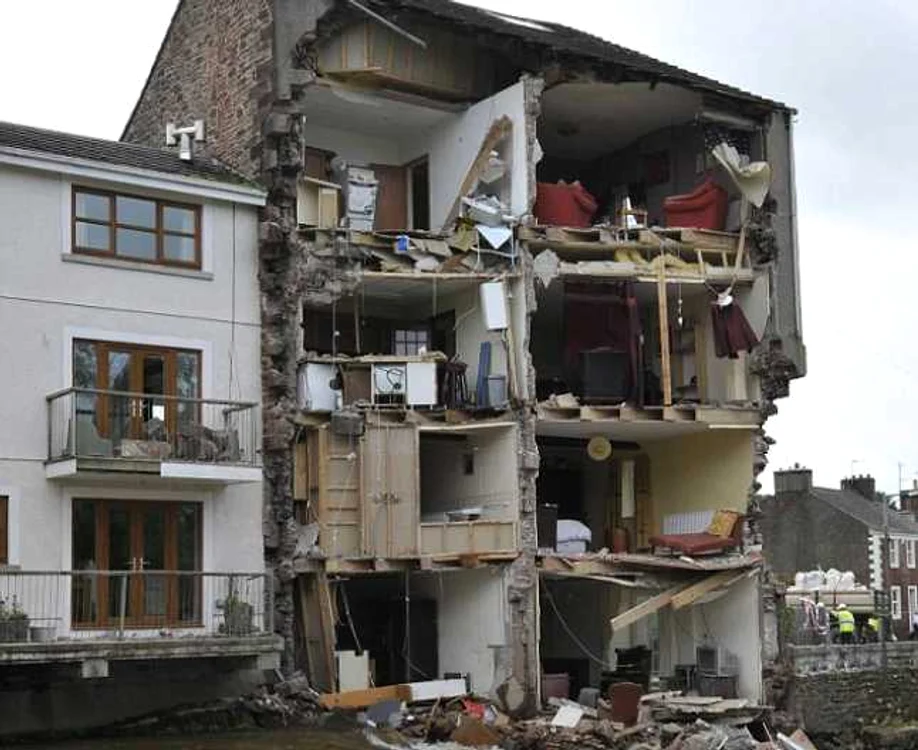 Peretele pensiunii distruse din oraşul Egremont FOTO