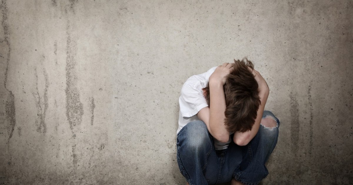 Adolescent din Bihor, bătut și ținut în frig de propria mamă. Femeia a fost pusă sub control judiciar