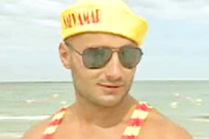 Radu Mazăre  a impus o nouă modă pentru  salvamarii din Mamaia:  costumele retro