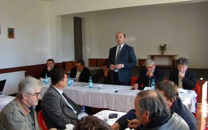 Primarii trebuie să găsească 607 recenzori